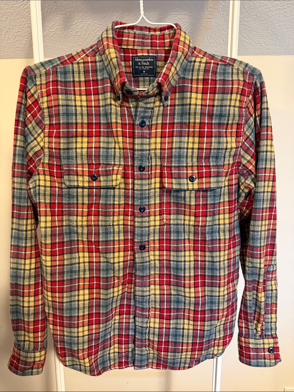 Abercrombie & Fitch plaid cotton flannel button down shirt - size M